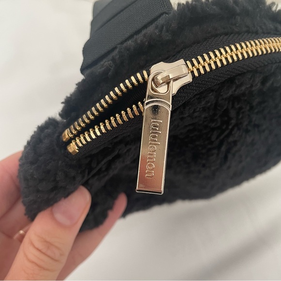 Lululemon Crossbody Bag - Picture 6 of 7